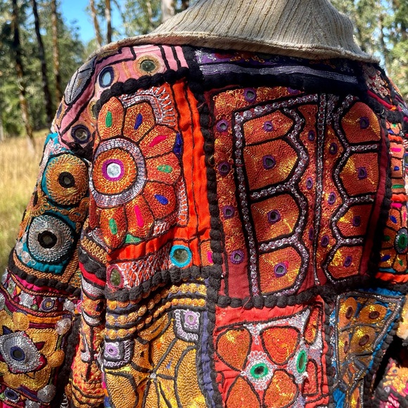 Vintage Embellished Indian Banjara Embroidery Mirrorwork Patchwork Coat - Picture 4 of 9